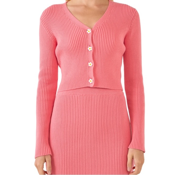 English Factory Sweaters - Bubblegum Pink Cropped Daisy Button Sweater Size Medium